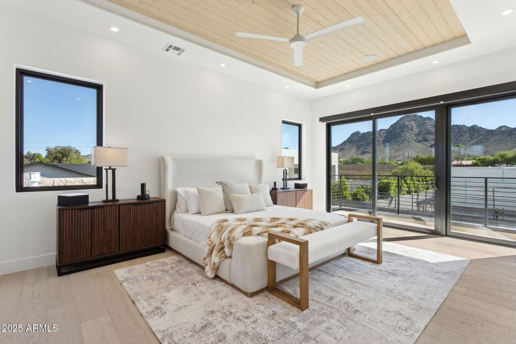 Image 27 of property listing at 1830 E PALMAIRE Avenue, Phoenix, AZ 85020