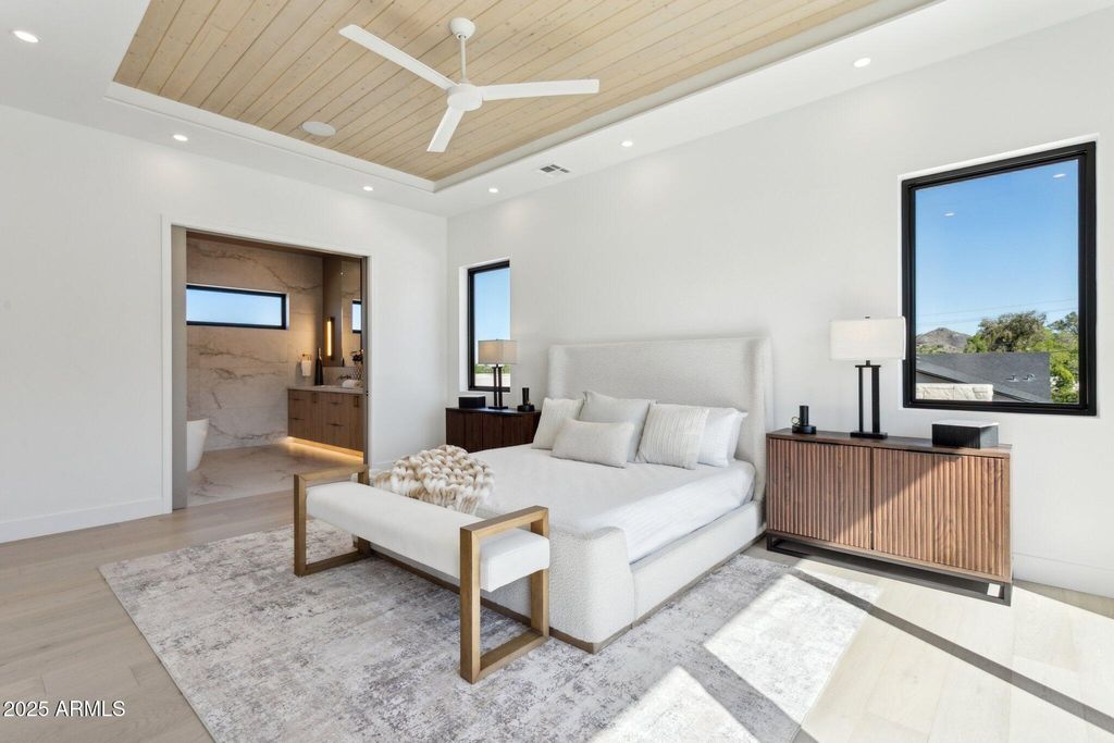 Image 28 of property listing at 1830 E PALMAIRE Avenue, Phoenix, AZ 85020