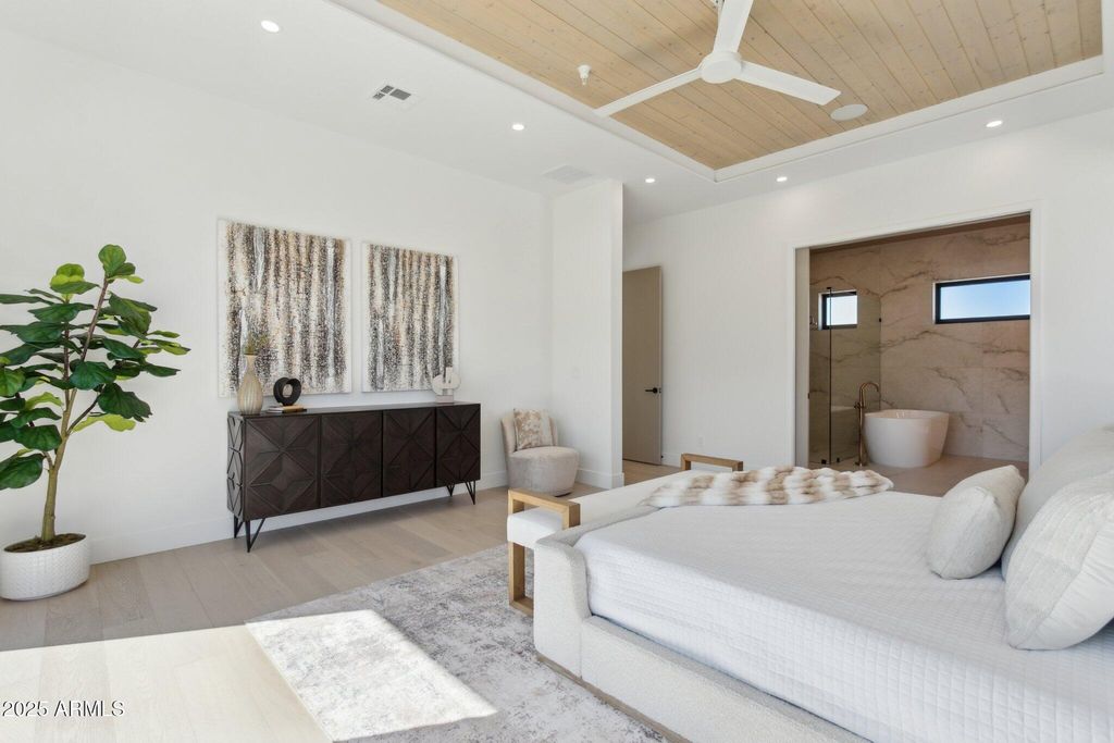 Image 29 of property listing at 1830 E PALMAIRE Avenue, Phoenix, AZ 85020