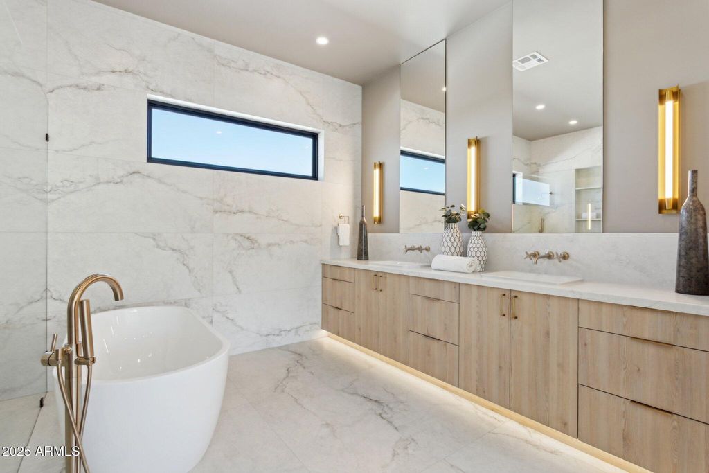 Image 31 of property listing at 1830 E PALMAIRE Avenue, Phoenix, AZ 85020