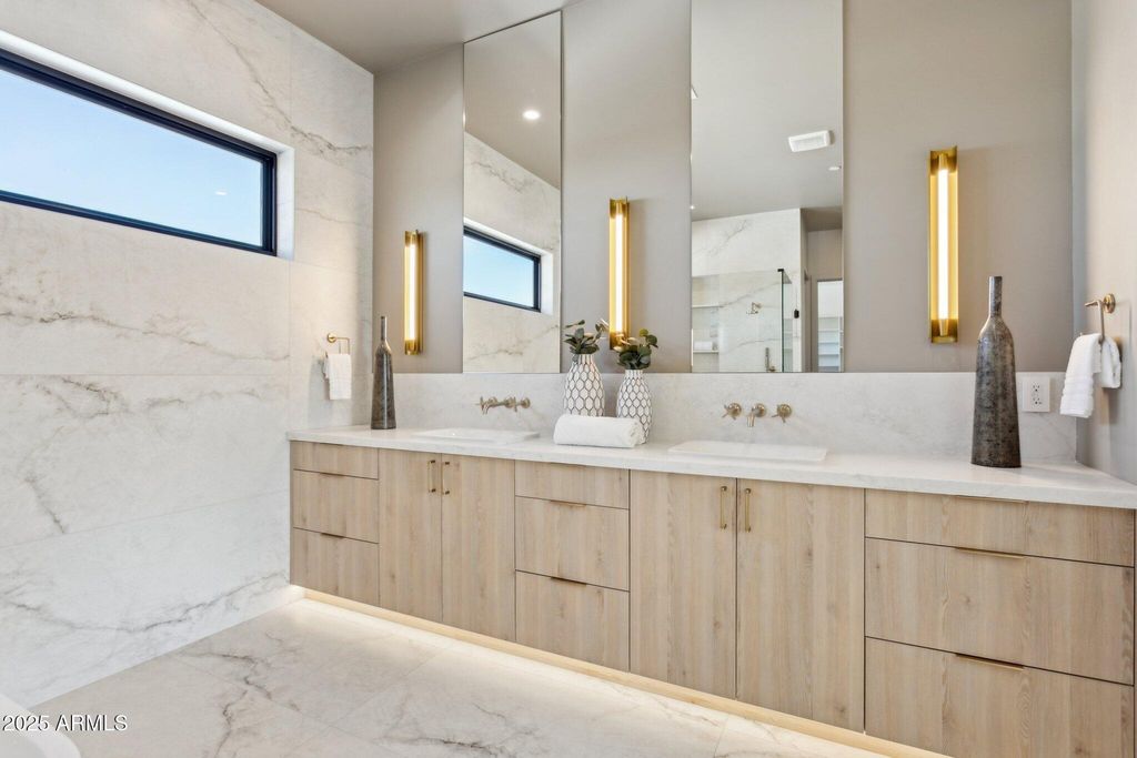 Image 33 of property listing at 1830 E PALMAIRE Avenue, Phoenix, AZ 85020