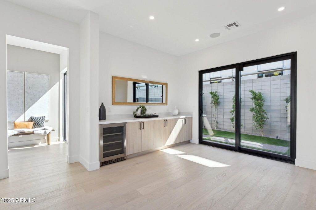 Image 35 of property listing at 1830 E PALMAIRE Avenue, Phoenix, AZ 85020