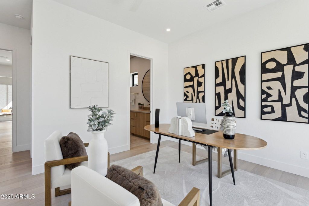 Image 36 of property listing at 1830 E PALMAIRE Avenue, Phoenix, AZ 85020