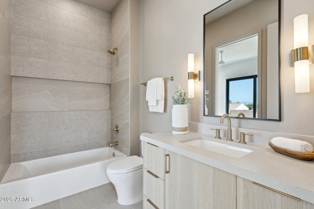 Image 37 of property listing at 1830 E PALMAIRE Avenue, Phoenix, AZ 85020