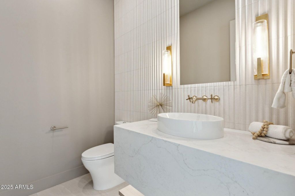 Image 38 of property listing at 1830 E PALMAIRE Avenue, Phoenix, AZ 85020