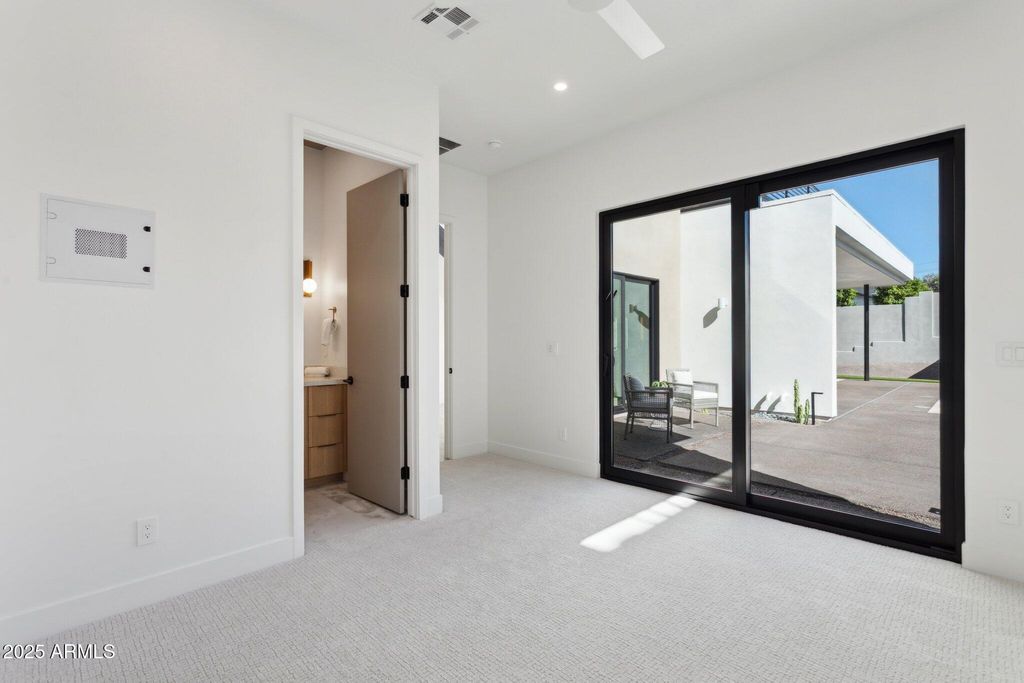 Image 39 of property listing at 1830 E PALMAIRE Avenue, Phoenix, AZ 85020