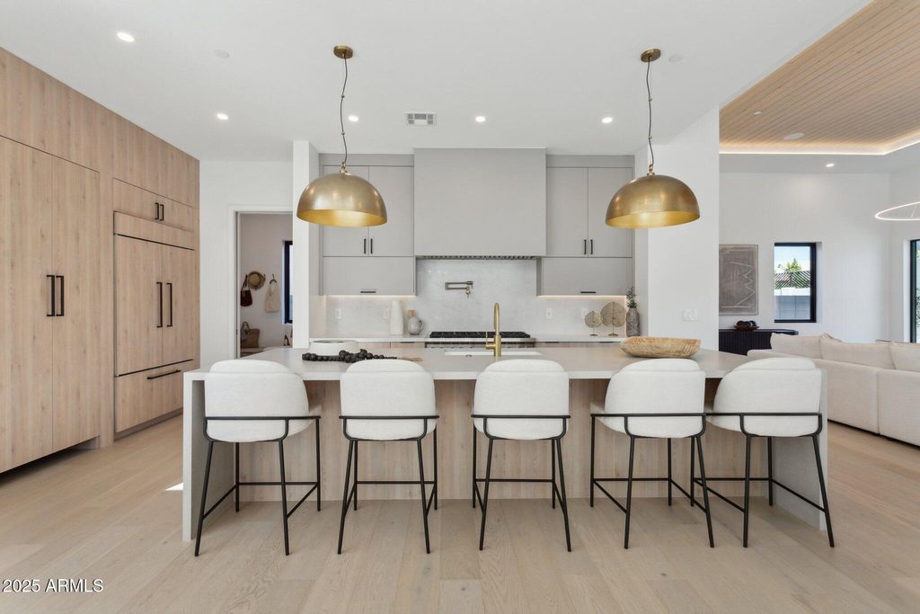 Image 4 of property listing at 1830 E PALMAIRE Avenue, Phoenix, AZ 85020