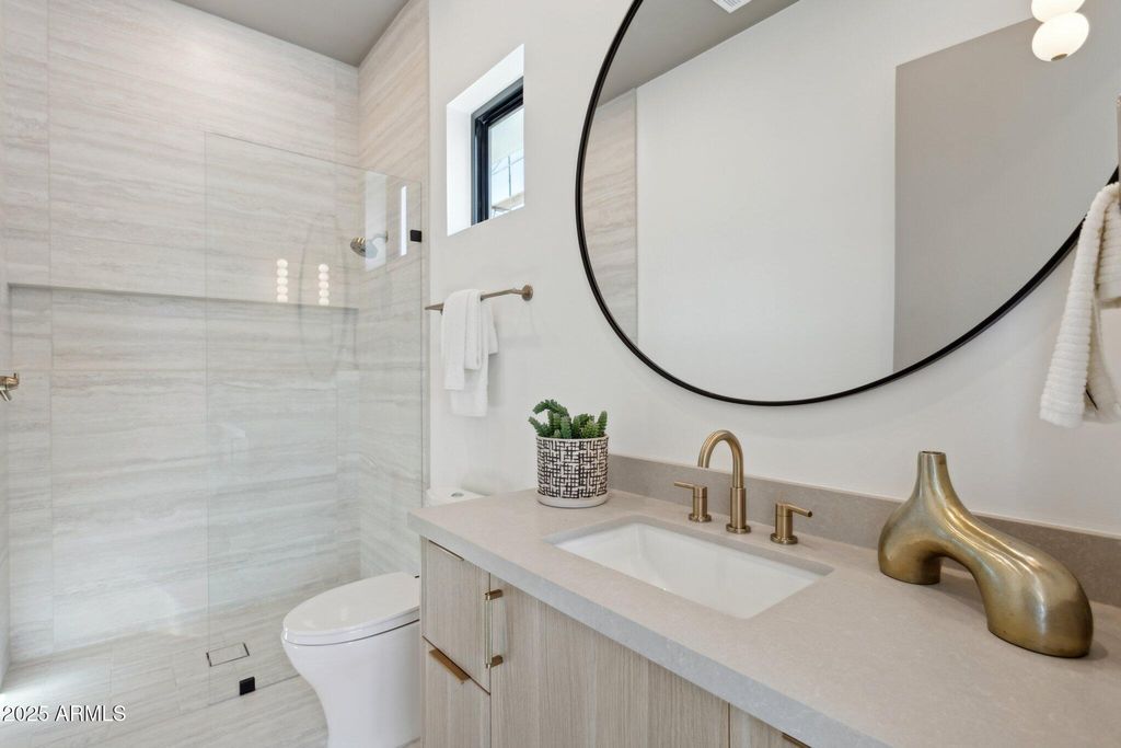 Image 40 of property listing at 1830 E PALMAIRE Avenue, Phoenix, AZ 85020