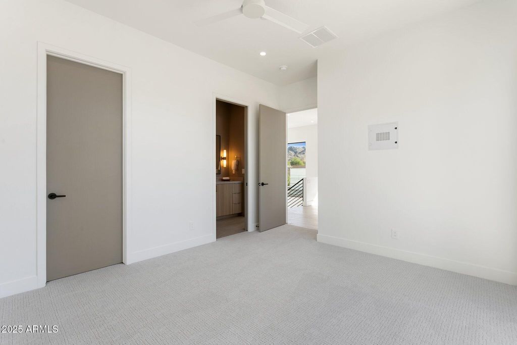 Image 41 of property listing at 1830 E PALMAIRE Avenue, Phoenix, AZ 85020