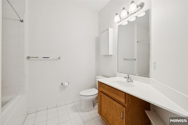 2302 Cedar Village Boulevard 302, East Brunswick, NJ 08816