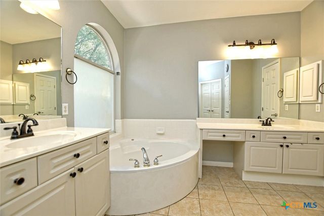 2203 Falkirk Drive, Round Rock, TX 78681
