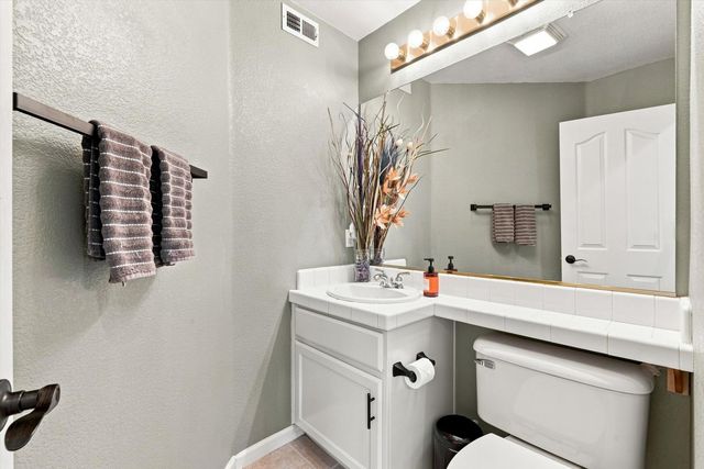 2810 Isle St, Rocklin, CA 95765