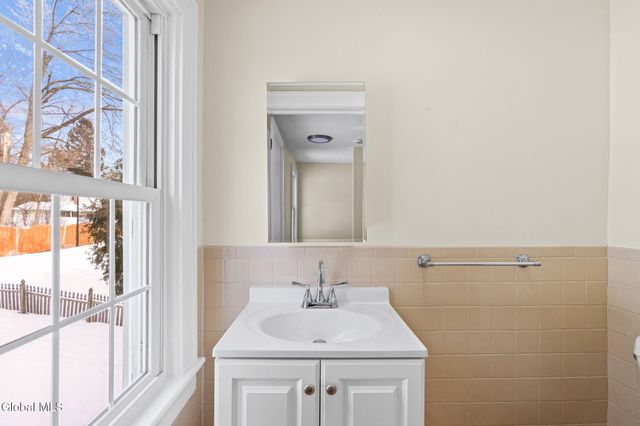 7 Westlane Road, Brunswick, NY 12180