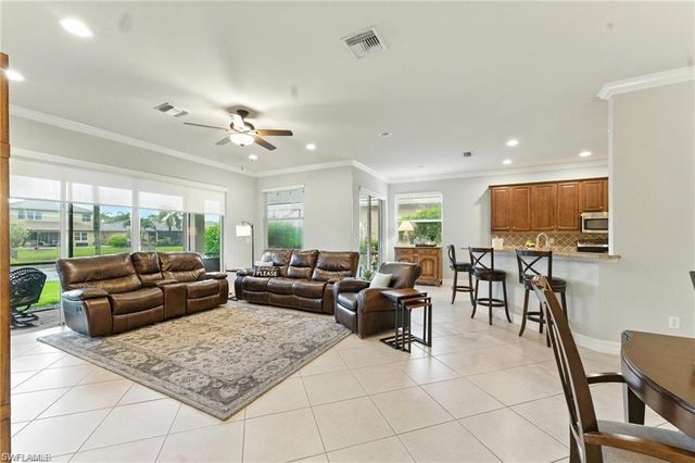 6899 Del Mar TER, Naples, FL 34105