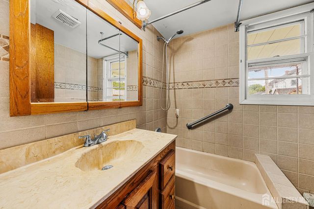 44 John Street, Helmetta, NJ 08828