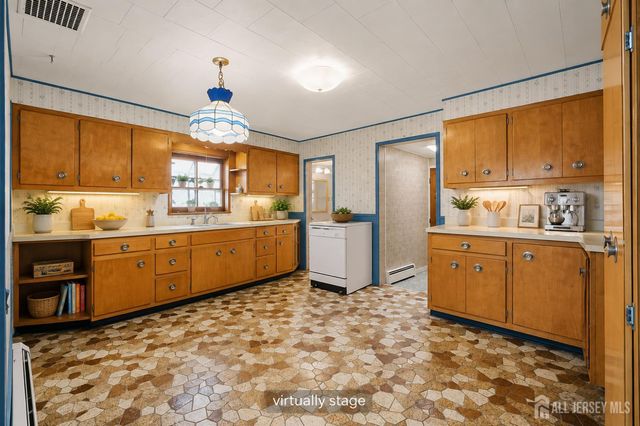 44 John Street, Helmetta, NJ 08828