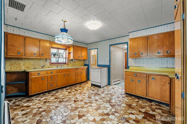 44 John Street, Helmetta, NJ 08828