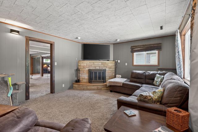1705 Michigan Drive, Evansdale, IA 50707