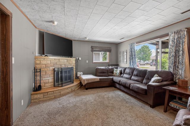 1705 Michigan Drive, Evansdale, IA 50707