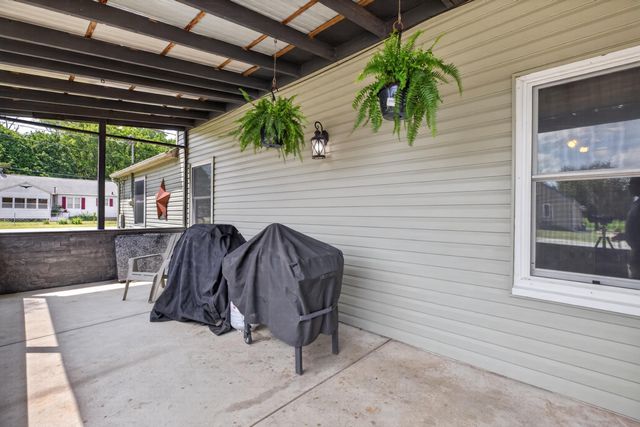 1705 Michigan Drive, Evansdale, IA 50707