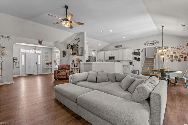 2718 Gum RD, Chesapeake, VA 23321