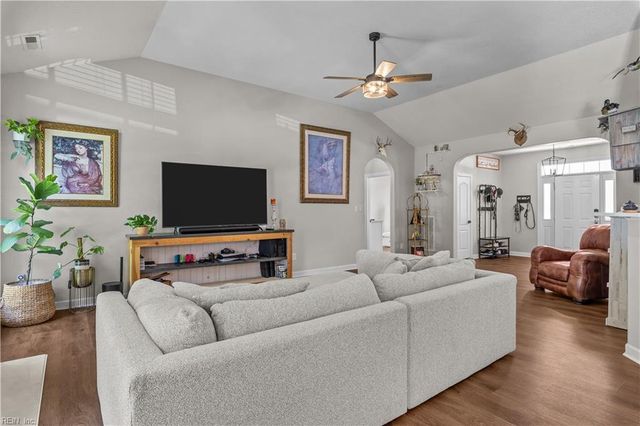 2718 Gum RD, Chesapeake, VA 23321