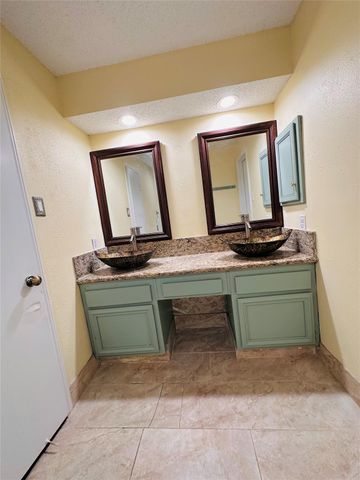 3230 Meadway Drive, Houston, TX 77082