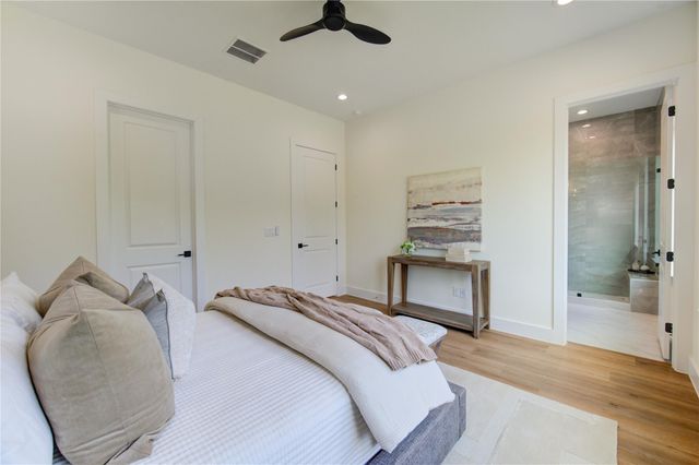 6125 Pacific Forest, Houston, TX 77091