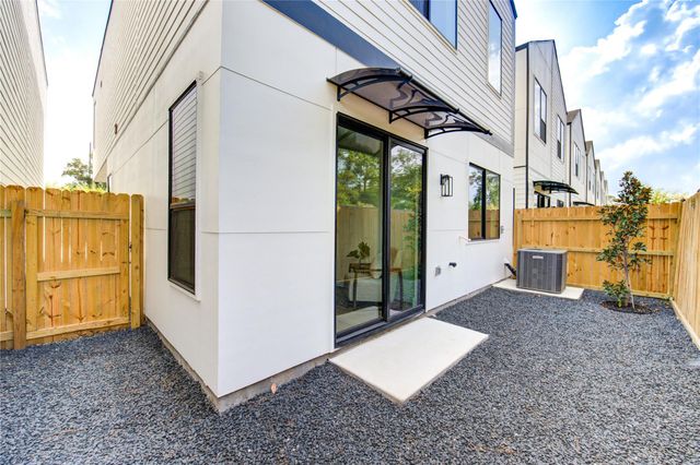 6125 Pacific Forest, Houston, TX 77091
