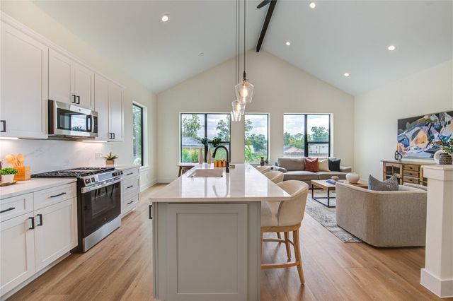 6125 Pacific Forest, Houston, TX 77091