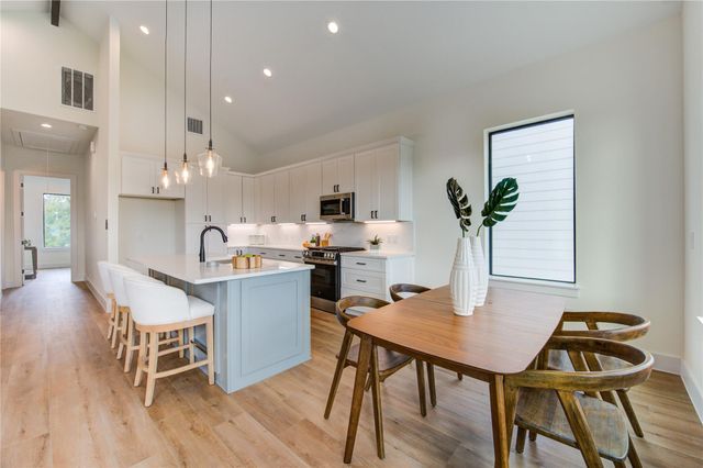 6125 Pacific Forest, Houston, TX 77091