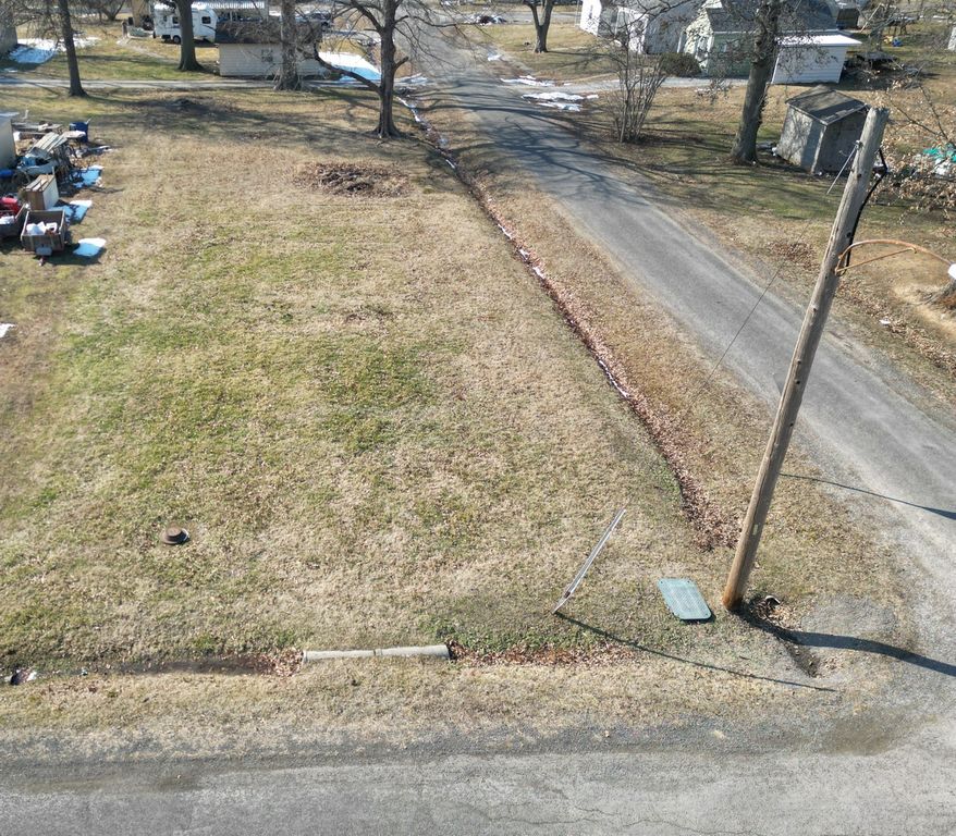 Image 3 of property listing at 625 N Marion Avenue, Salem, IL 62881