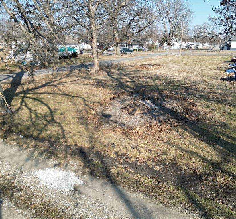 Image 4 of property listing at 625 N Marion Avenue, Salem, IL 62881