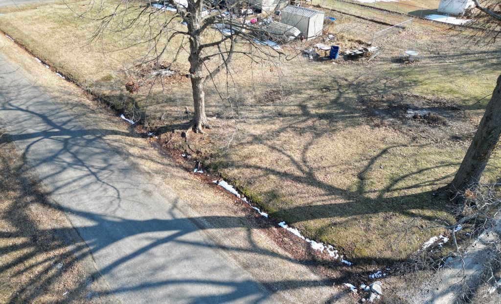 Image 6 of property listing at 625 N Marion Avenue, Salem, IL 62881