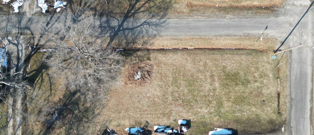 Image 7 of property listing at 625 N Marion Avenue, Salem, IL 62881