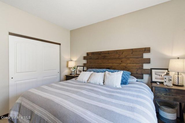 6670 W Buffalo Grass LN, Rathdrum, ID 83858