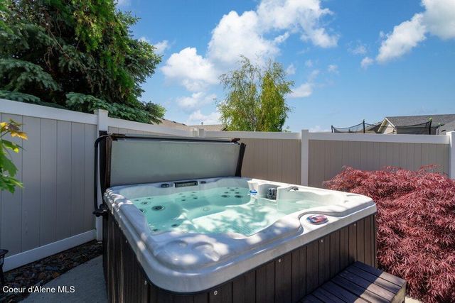 6670 W Buffalo Grass LN, Rathdrum, ID 83858