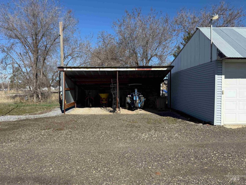 1010 S Moffatt Ave, Emmett, ID 83617 photo 2