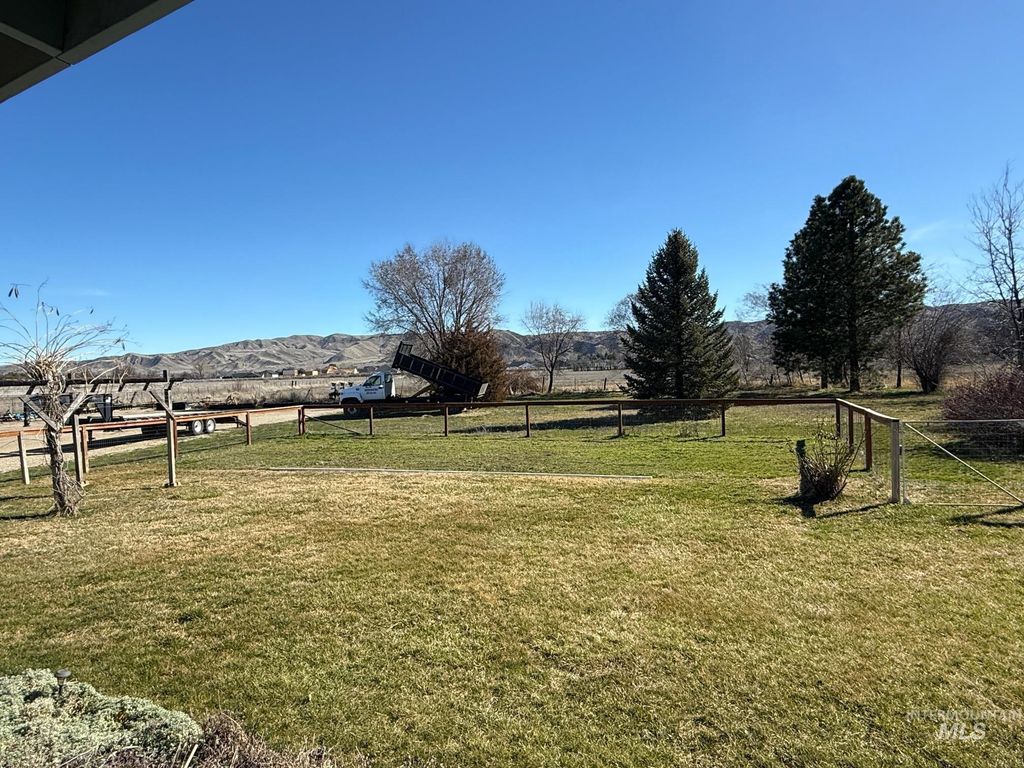 1010 S Moffatt Ave, Emmett, ID 83617 photo 4
