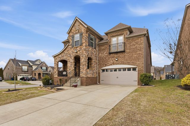 688 Fall Creek Cir, Goodlettsville, TN 37072