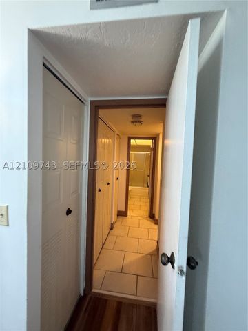 2811 Somerset Dr 117, Lauderdale Lakes, FL 33311
