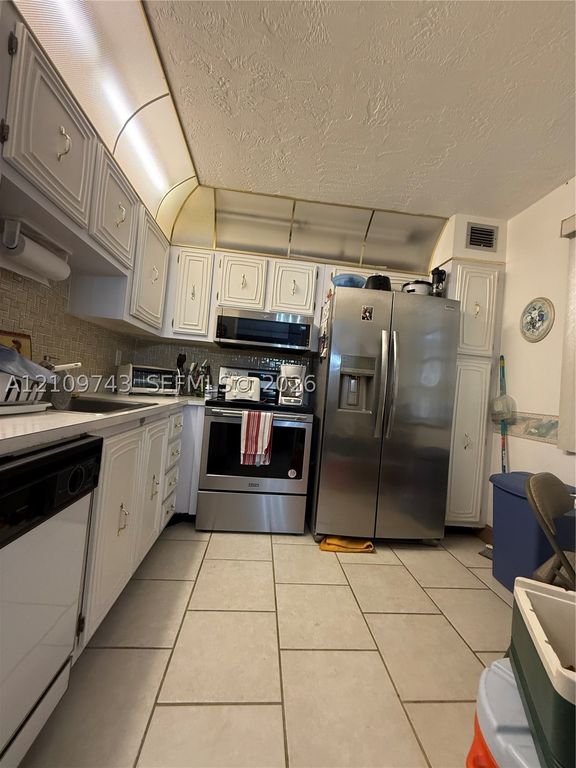 2811 Somerset Dr 117, Lauderdale Lakes, FL 33311