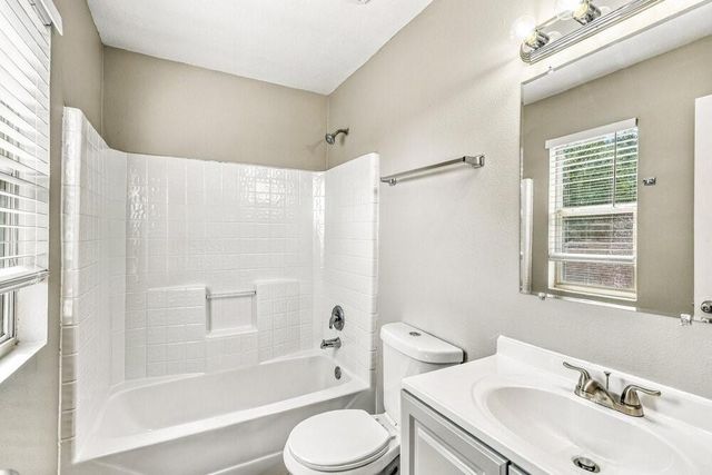 3231 Dartmouth Field Lane, Fresno, TX 77545