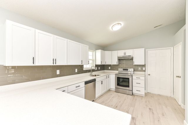 652 Meadows Edge Lane, Indianapolis, IN 46217