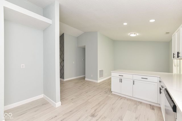 652 Meadows Edge Lane, Indianapolis, IN 46217