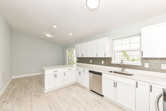 652 Meadows Edge Lane, Indianapolis, IN 46217