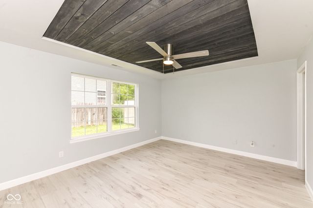 652 Meadows Edge Lane, Indianapolis, IN 46217