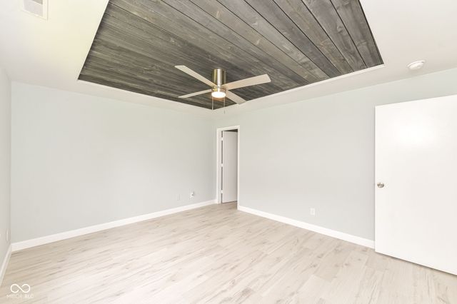 652 Meadows Edge Lane, Indianapolis, IN 46217