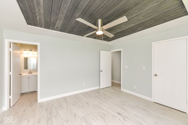 652 Meadows Edge Lane, Indianapolis, IN 46217