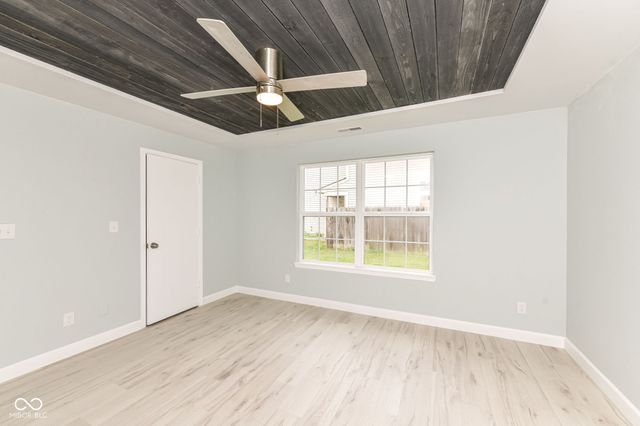 652 Meadows Edge Lane, Indianapolis, IN 46217